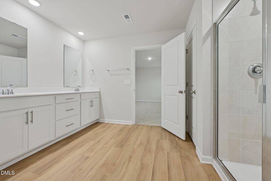 40-web-or-mls-Raleigh - Oak Manor - 500