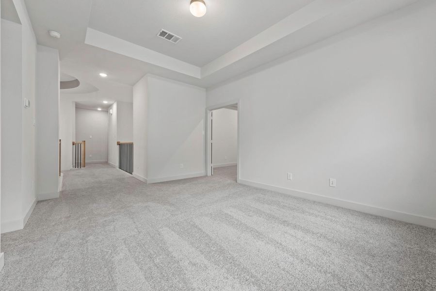 Spacious, unfurnished interior of a new home in Sienna, Missouri City (Image 23).