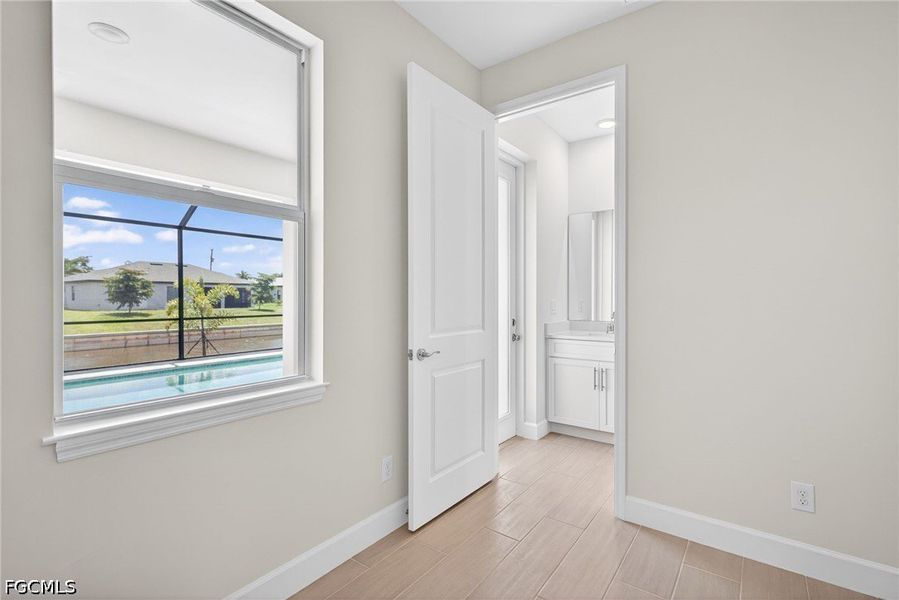 Spacious, unfurnished interior of a new home in Cape Coral, Cape Coral (Image 20).