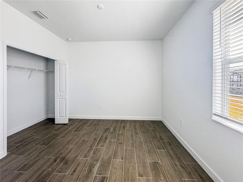 Spacious, unfurnished interior of a new home in Harbor East: Executive Homes, Port Charlotte (Image 14).