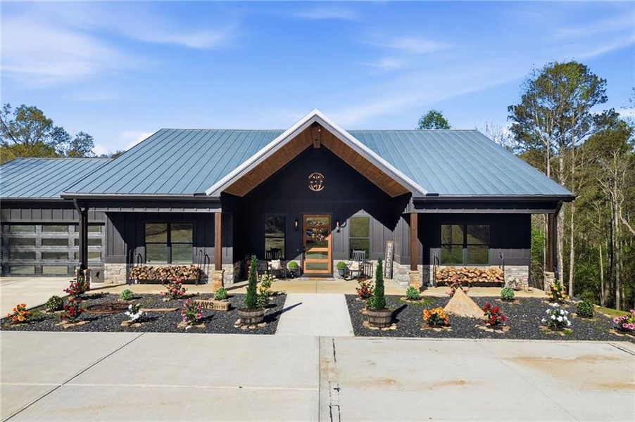 Community amenities in , Talking Rock (Image 67).