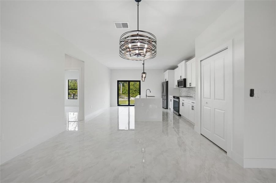 Spacious, unfurnished interior of a new home in , Port Charlotte (Image 18).
