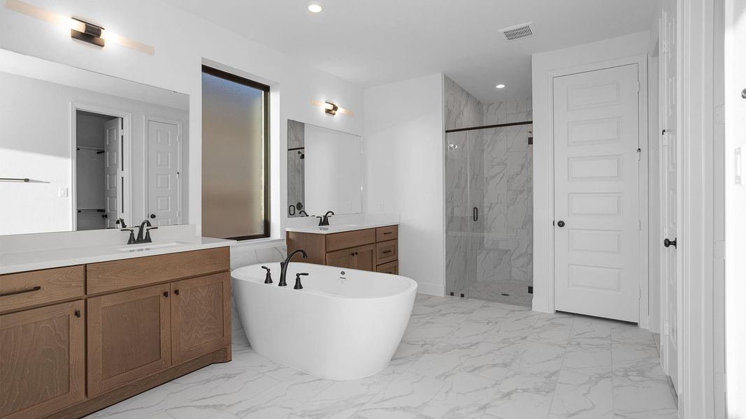 Furnished interior view inside a new home in Valencia, Manvel (Image 9).