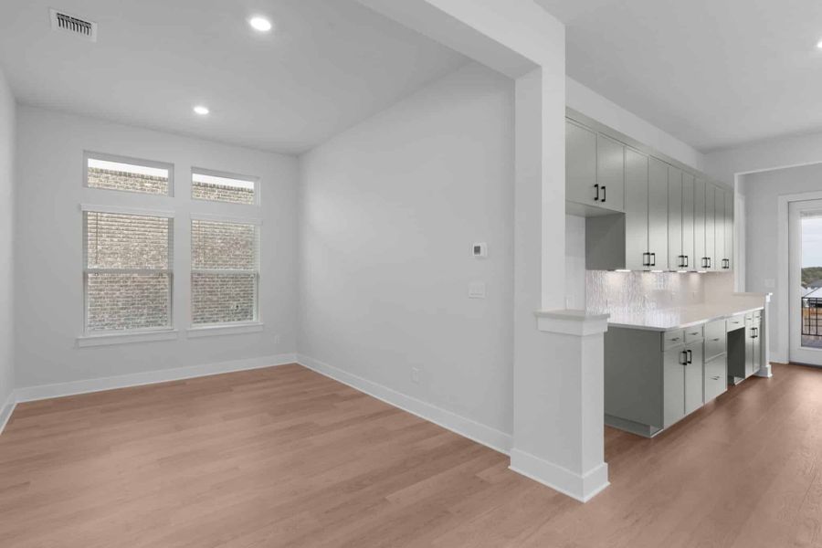 Spacious, unfurnished interior of a new home in Nolina, Georgetown (Image 36).