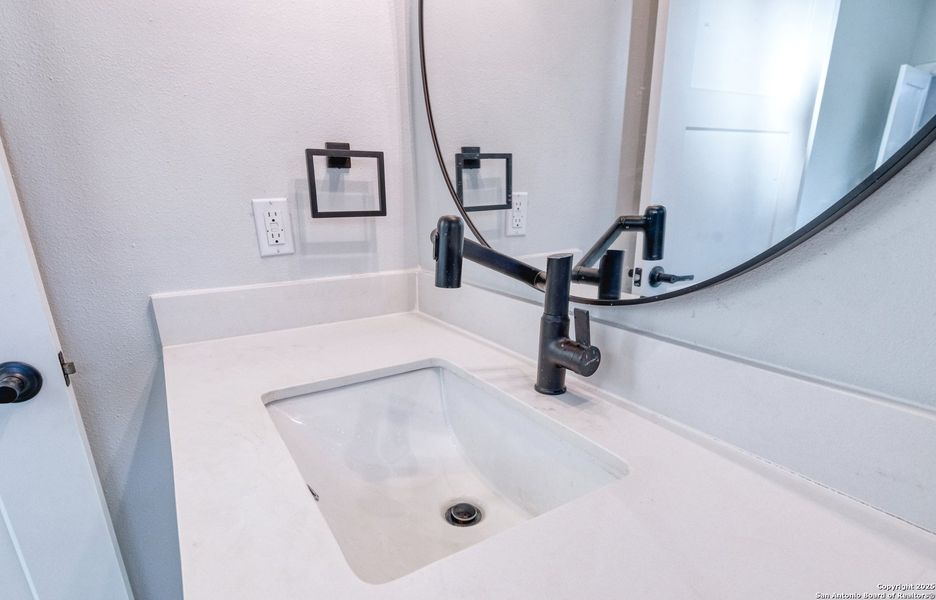 Close-up of interior finishes inside a home in , Uvalde (Image 13).