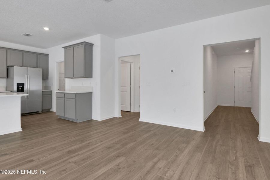 Spacious, unfurnished interior of a new home in Cedar Creek, Jacksonville (Image 34).