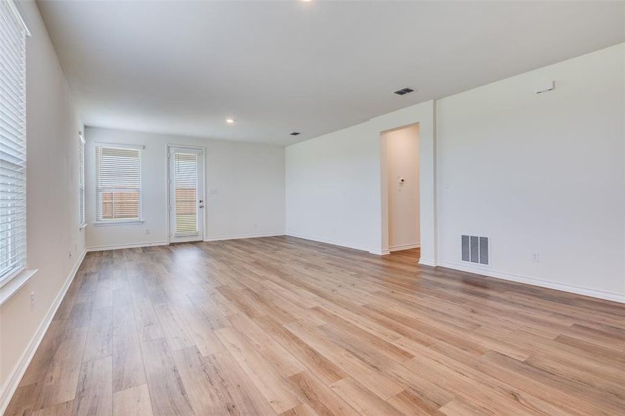 Spacious, unfurnished interior of a new home in Cottonwood Creek, Seagoville (Image 22). Spacious, unfurnished interior of a new home in Cottonwood Creek, Seagoville (Image 22).
