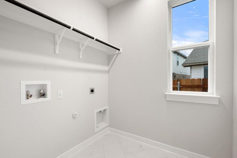 Spacious, unfurnished interior of a new home in Heritage, Dripping Springs (Image 36).