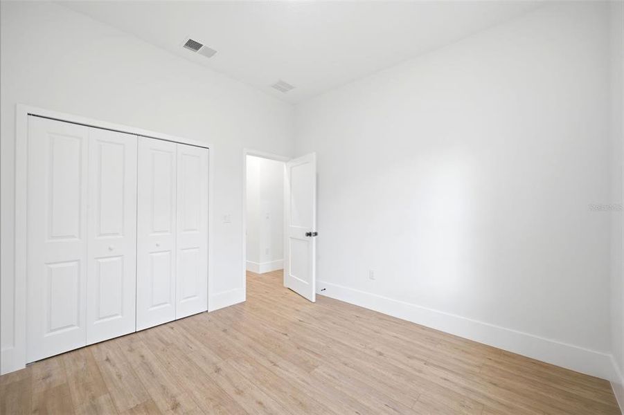 Spacious, unfurnished interior of a new home in , Ocala (Image 31).