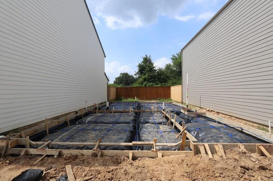 Every foundation at DWH is engineered and it’s inspected three times! We do not do “batch” testing. Rest easy knowing your foundation comes with a 10 year warranty. Every foundation at DWH is engineered and it’s inspected three times! We do not do “batch” testing. Rest easy knowing your foundation comes with a 10 year warranty.