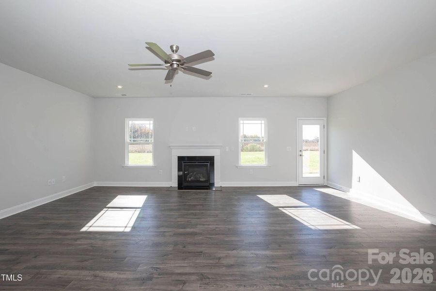 Spacious, unfurnished interior of a new home in Cardiff Glyn, Catawba (Image 25).