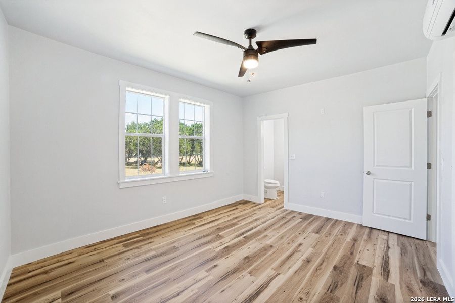Spacious, unfurnished interior of a new home in , Bandera (Image 13).
