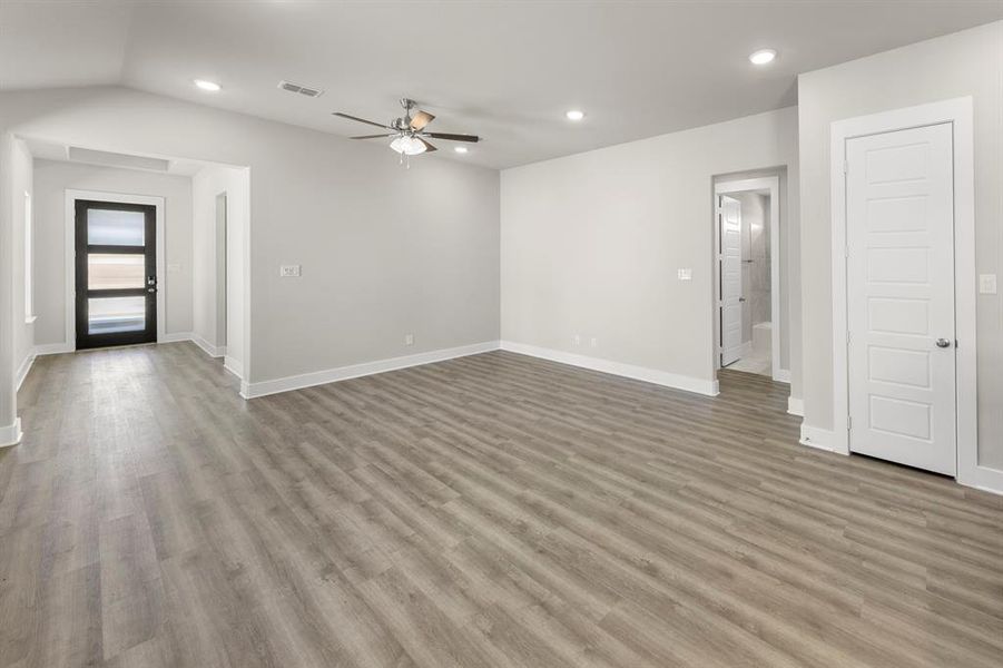 11. 1429 Tipperary - Dining (2) 11. 1429 Tipperary - Dining (2)