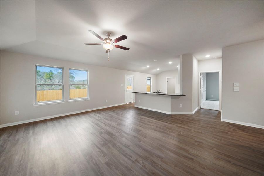 Spacious, unfurnished interior of a new home in Lexington Heights, Willis (Image 11).
