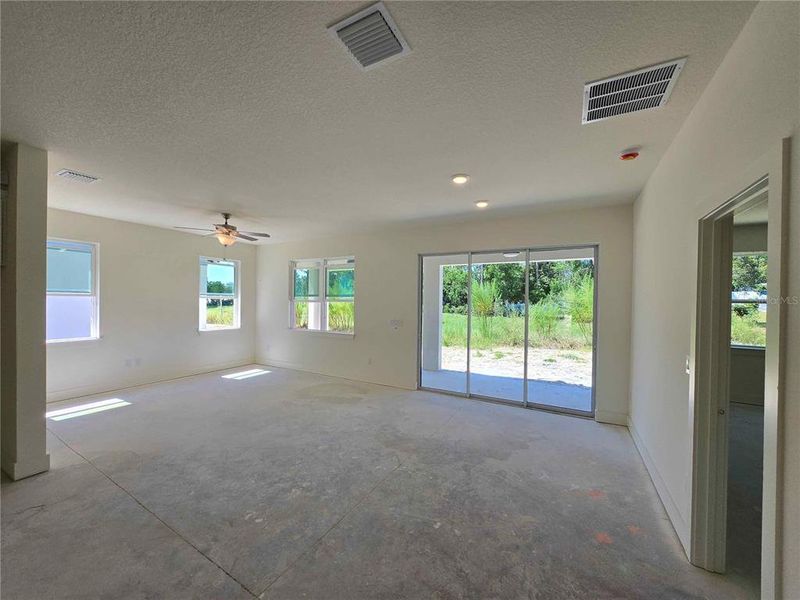 Spacious, unfurnished interior of a new home in , Spring Hill (Image 7).