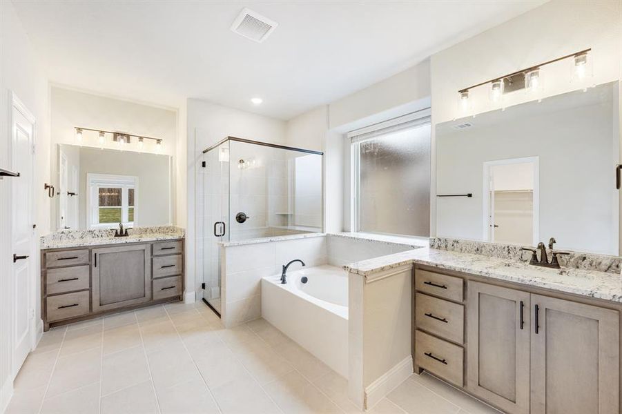 Furnished interior view inside a new home in Liberty, Melissa (Image 13).