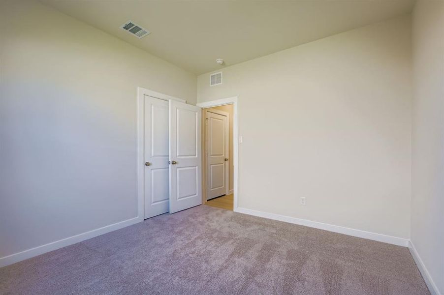 Spacious, unfurnished interior of a new home in Middlefield Village, Dallas (Image 20).