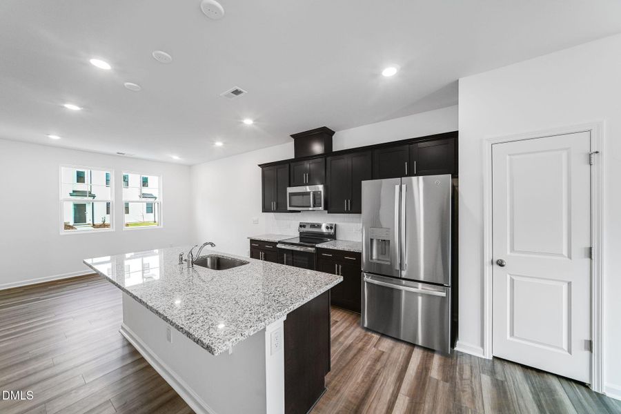 SUN_ElmGrove_Pic_Jackson_QMI_19_Kitchen_