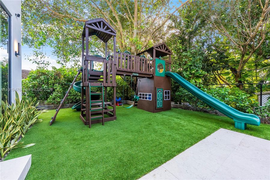 Community amenities in , Miami Shores (Image 41).