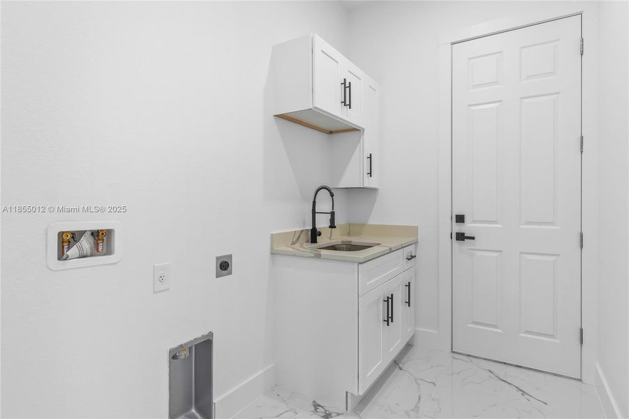 Large Laundry Room with Sink for your cleaning needs