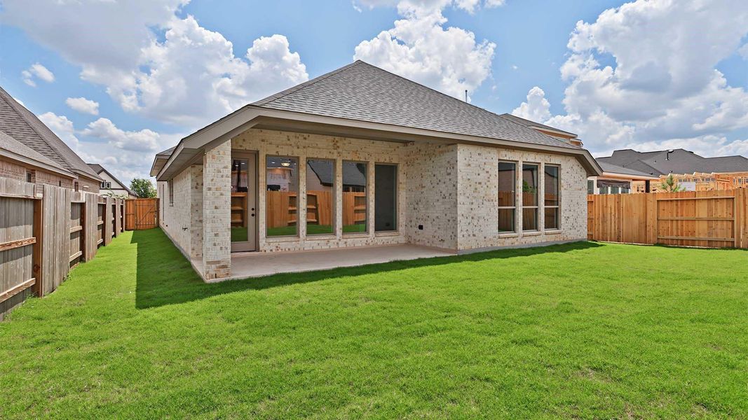 Exterior details and patio area of a home in Grange, Katy (Image 4).