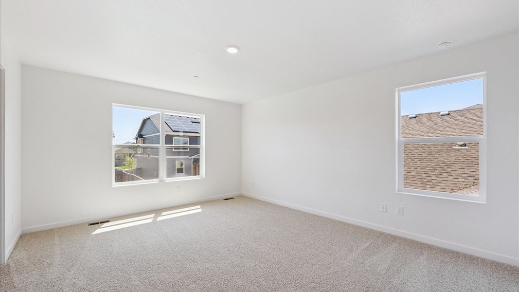 Spacious, unfurnished interior of a new home in Vista Meadows, Fort Lupton (Image 11).
