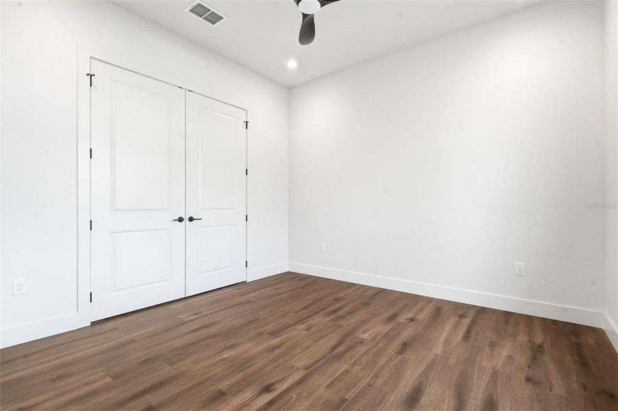 Spacious, unfurnished interior of a new home in , Orlando (Image 24).