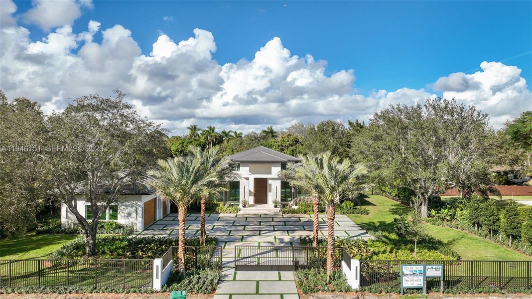 Community amenities in , Pinecrest (Image 79).