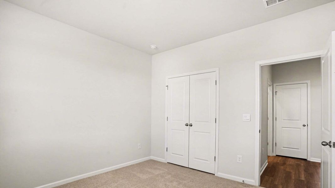 Spacious, unfurnished interior of a new home in Sutton Farm, Loris (Image 10).