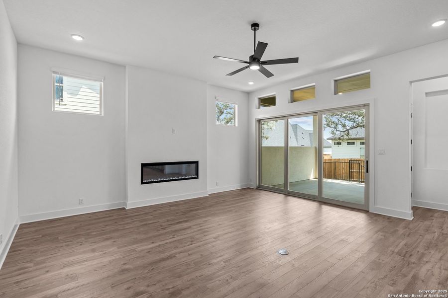 Spacious, unfurnished interior of a new home in Mesa Western, Cibolo (Image 19).