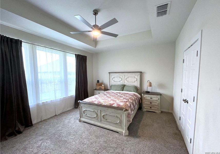Furnished interior view inside a new home in , Seguin (Image 13).