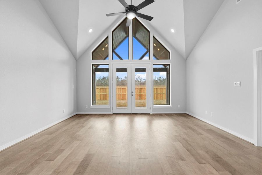 Spacious, unfurnished interior of a new home in Sienna 45', 50', Missouri City (Image 16).