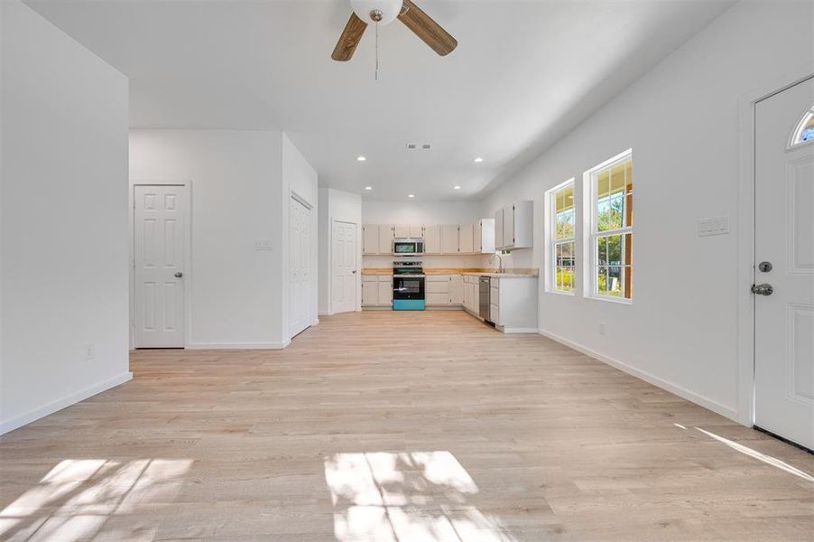 Spacious, unfurnished interior of a new home in , Cooper (Image 21).