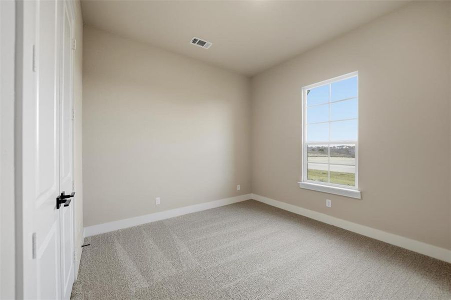 Spacious, unfurnished interior of a new home in Eagle Ridge Estates, Weatherford (Image 27).