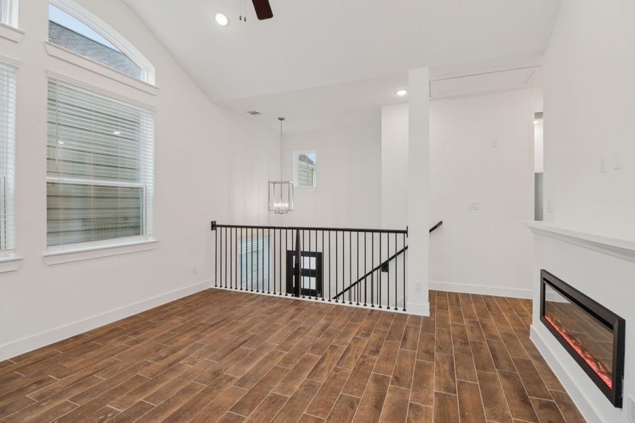 Spacious, unfurnished interior of a new home in Kresston 50's, Montgomery (Image 30).