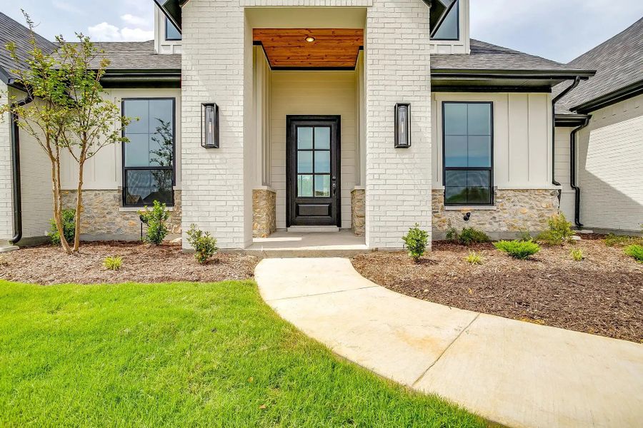 Representative exterior details of a home built from the The Colin by Elmwood Custom Homes in Aledo Heights, Aledo (Image 13).