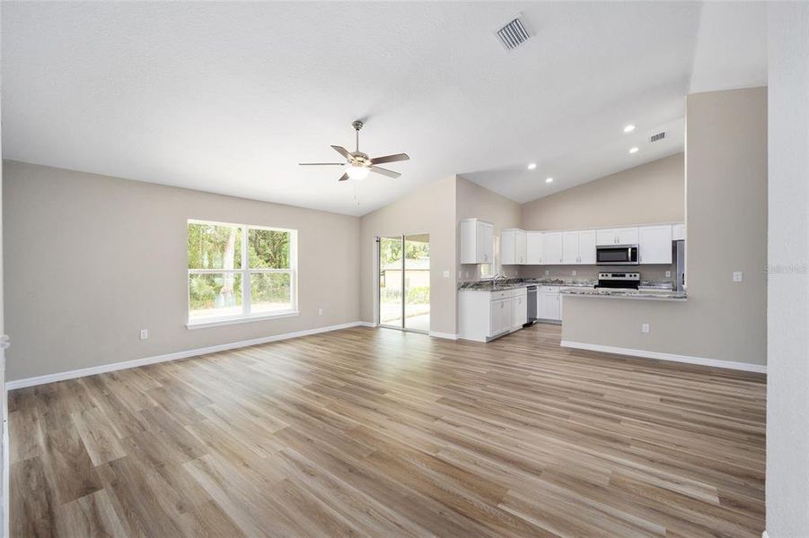 Spacious, unfurnished interior of a new home in , Dunnellon (Image 18).