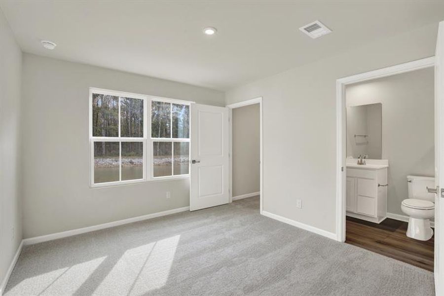 Spacious, unfurnished interior of a new home in Royal Oaks Cottages, Hardeeville (Image 16).
