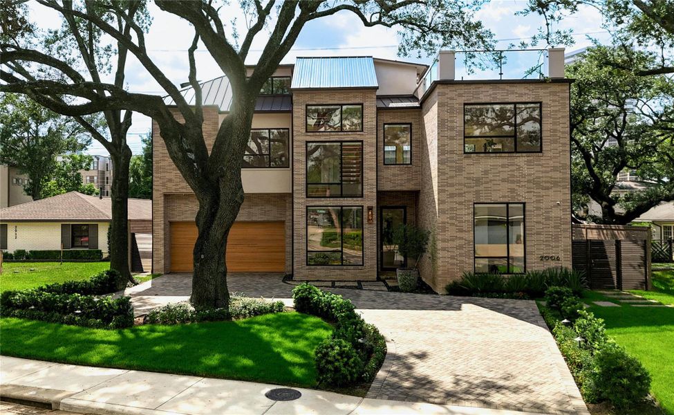 Exterior details and patio area of a home in , Houston (Image 20).