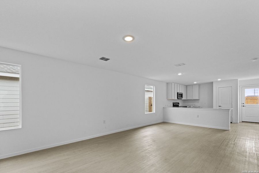 Spacious, unfurnished interior of a new home in Somerset Meadows, San Antonio (Image 13). Spacious, unfurnished interior of a new home in Somerset Meadows, San Antonio (Image 13).