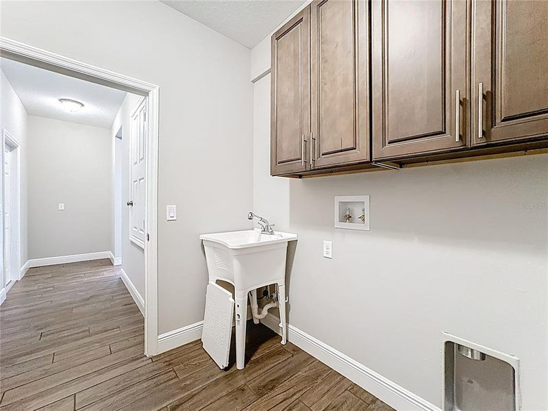 Furnished interior view inside a new home in , Orlando (Image 3).