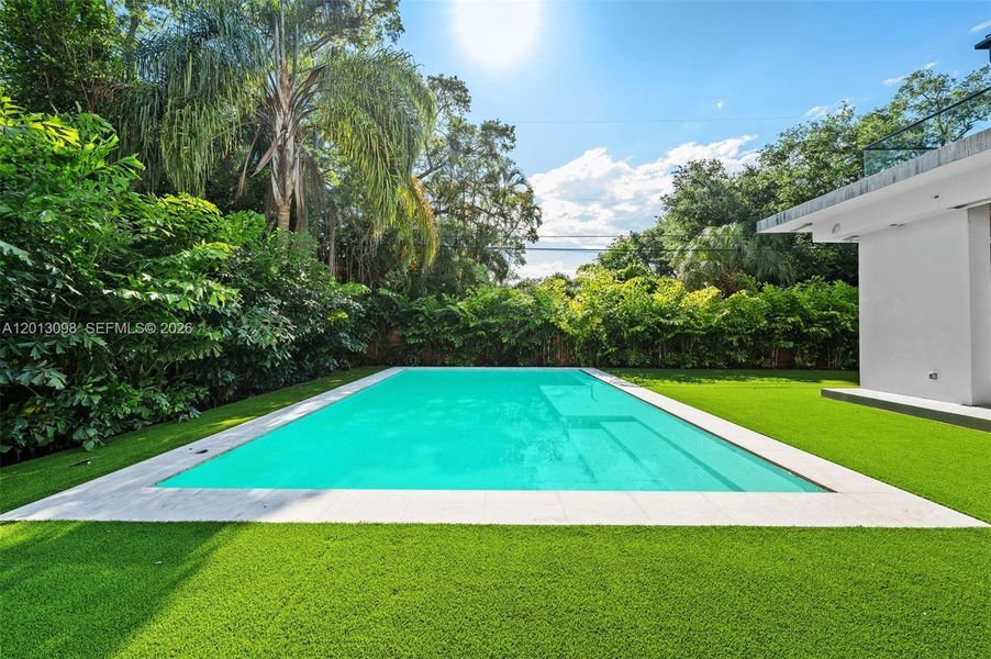Exterior details and patio area of a home in , Miami (Image 19).