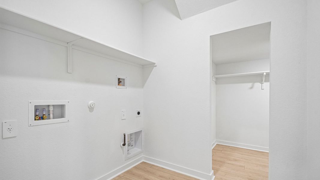 Spacious, unfurnished interior of a new home in Rosenbusch Ranch, Leander (Image 25).