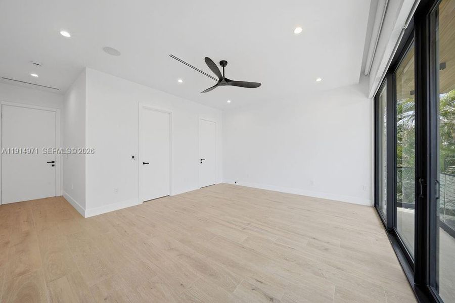 Spacious, unfurnished interior of a new home in , Fort Lauderdale (Image 63).