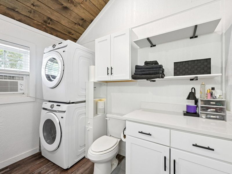 Furnished interior view inside a new home in , Bacliff (Image 16).