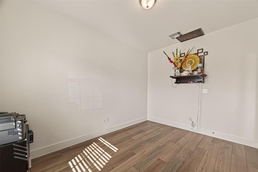 Spacious, unfurnished interior of a new home in Massey Oaks, Pearland (Image 23).