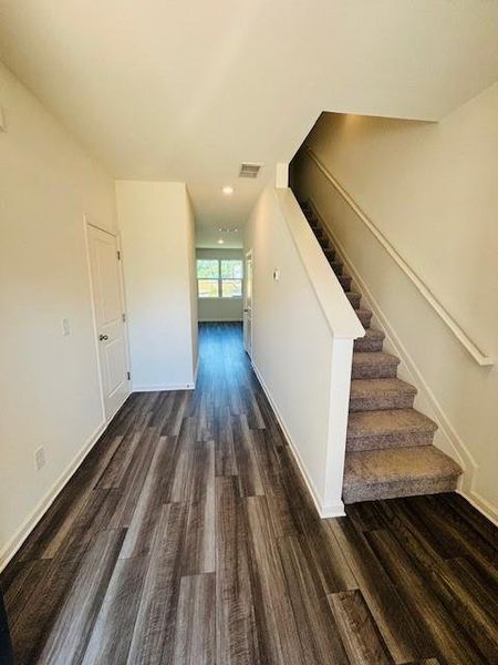 Spacious, unfurnished interior of a new home in Chestnut Grove, Douglasville (Image 9).