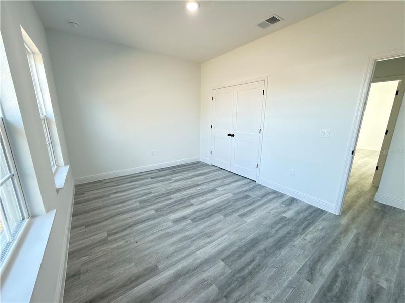 Spacious, unfurnished interior of a new home in , Ocala (Image 29).