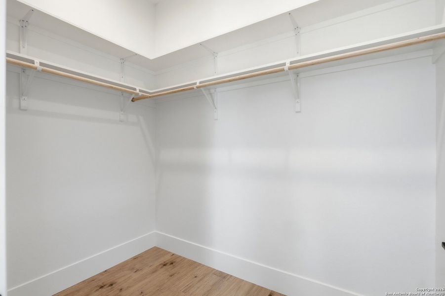 Spacious, unfurnished interior of a new home in , Bandera (Image 13).