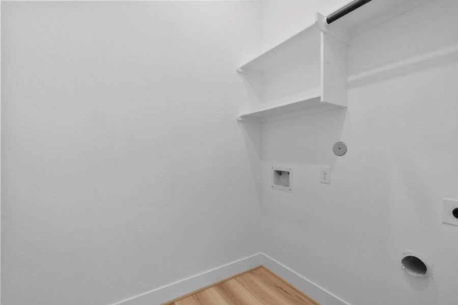 Spacious, unfurnished interior of a new home in Evergreen, Conroe (Image 16).